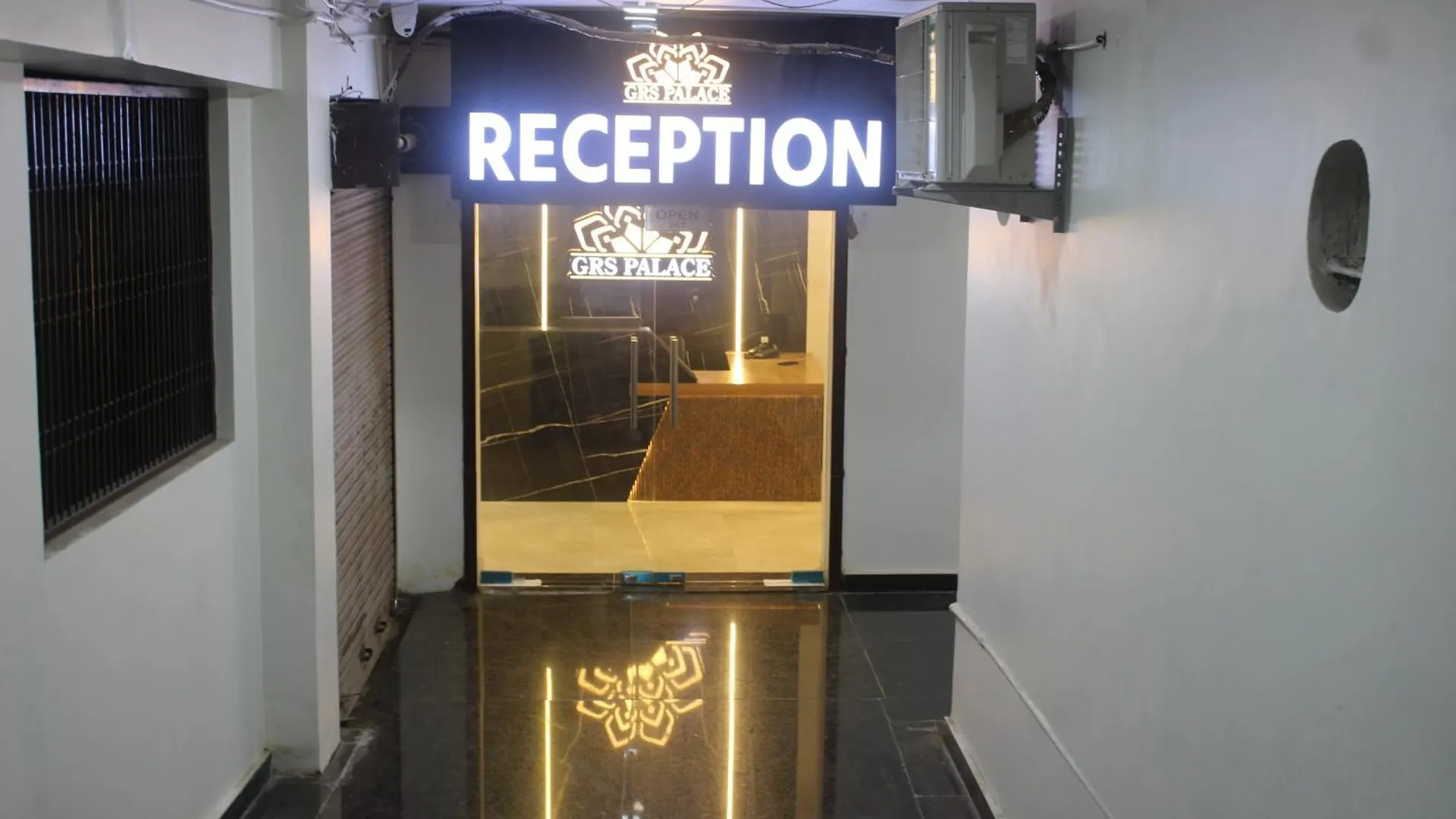 Hotel Grs Palace Varanasi